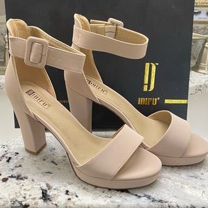Idifu Nude platform Heels- NIB-NEVER WORN-size 9